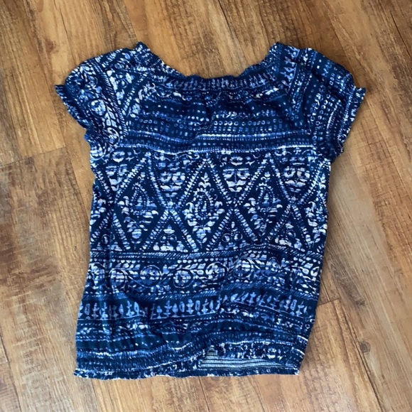 Chaps blue and white Aztec design short sleeve banded top size petite medium - Picture 3 of 6